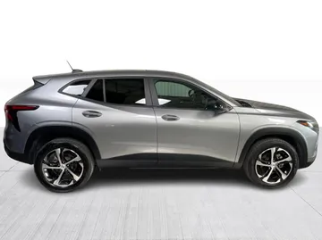 2024 Chevrolet Trax - image 2