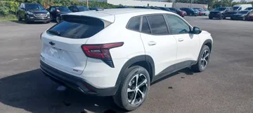 2025 Chevrolet Trax - image 7