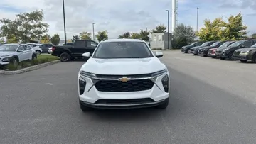 2025 Chevrolet Trax - image 2