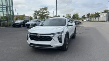 2025 Chevrolet Trax - image 3
