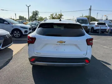 2025 Chevrolet Trax - image 6