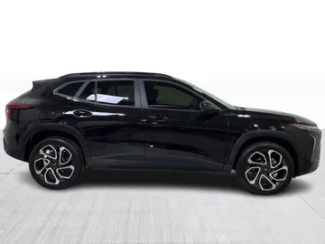 2025 Chevrolet Trax - image 2