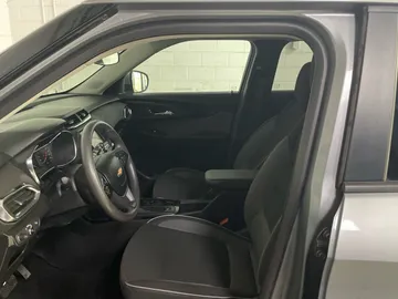 2023 Chevrolet Trailblazer - image 3