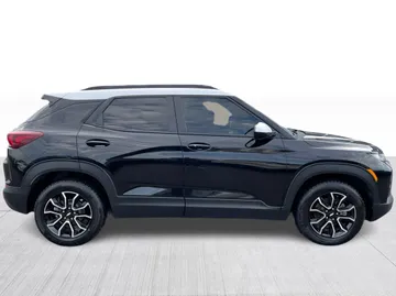 2021 Chevrolet Trailblazer - image 2