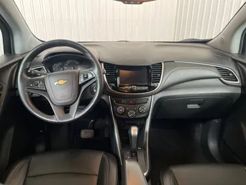 2021 Chevrolet Trax - image 4