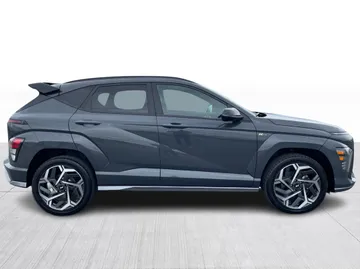 2024 Hyundai Kona - image 2