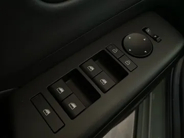 2025 Hyundai Kona Electric - image 28