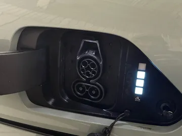 2025 Hyundai Kona Electric - image 23