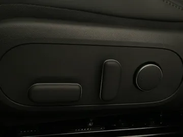 2025 Hyundai Kona Electric - image 20