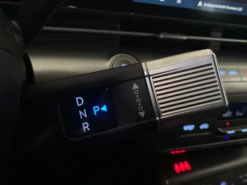2025 Hyundai Kona Electric - image 33