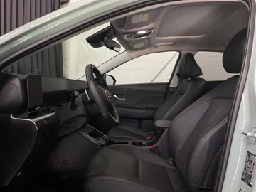 2025 Hyundai Kona Electric - image 3