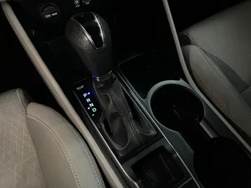 2016 Hyundai Tucson - image 22
