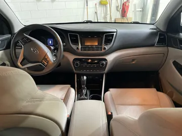 2016 Hyundai Tucson - image 13