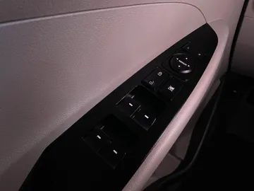 2016 Hyundai Tucson - image 19