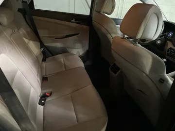 2016 Hyundai Tucson - image 11