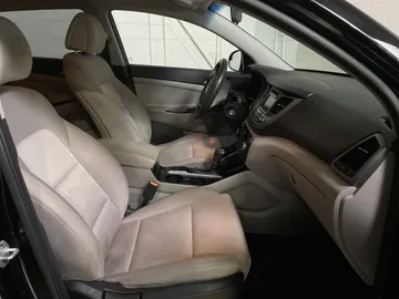 2016 Hyundai Tucson - image 10