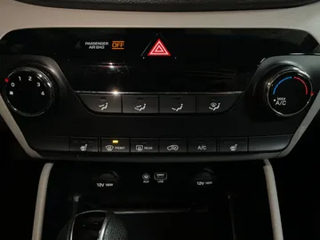 2016 Hyundai Tucson - image 18