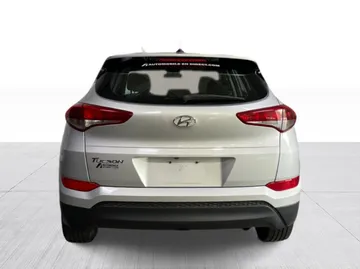 2016 Hyundai Tucson - image 10