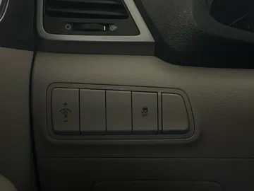 2016 Hyundai Tucson - image 23