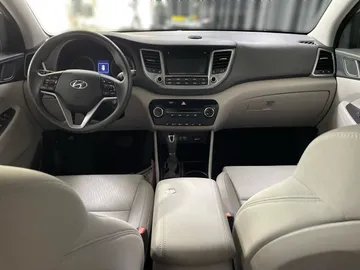 2016 Hyundai Tucson - image 4