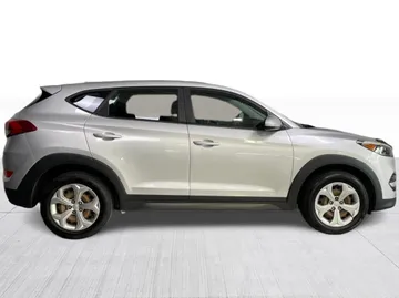 2016 Hyundai Tucson - image 2