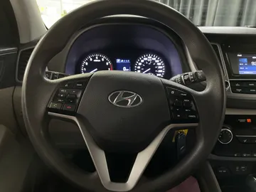 2016 Hyundai Tucson - image 16