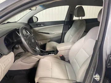 2017 Hyundai Tucson - image 3
