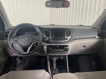 2017 Hyundai Tucson - image 4
