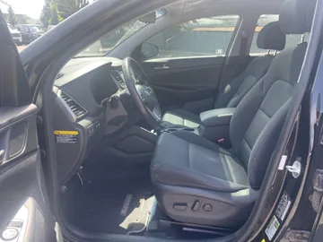 2017 Hyundai Tucson - image 6