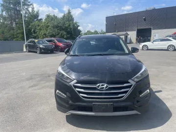2017 Hyundai Tucson - image 2