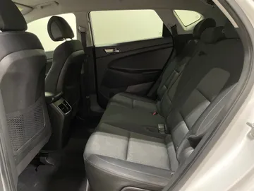 2016 Hyundai Tucson - image 14