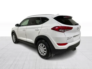 2016 Hyundai Tucson - image 10