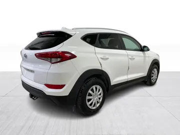 2016 Hyundai Tucson - image 13