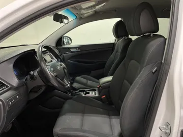 2016 Hyundai Tucson - image 3