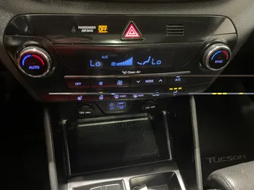 2017 Hyundai Tucson - image 23