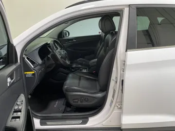 2017 Hyundai Tucson - image 3