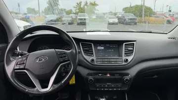 2018 Hyundai Tucson - image 9