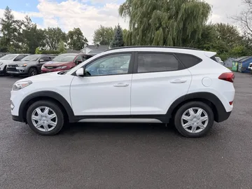 2017 Hyundai Tucson - image 4