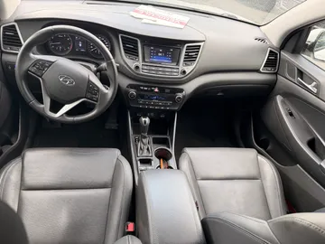 2017 Hyundai Tucson - image 9