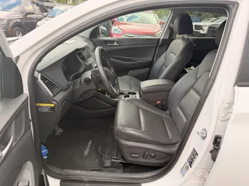 2017 Hyundai Tucson - image 8