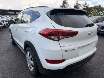 2017 Hyundai Tucson - image 3
