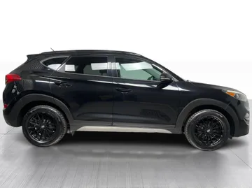 2017 Hyundai Tucson - image 2