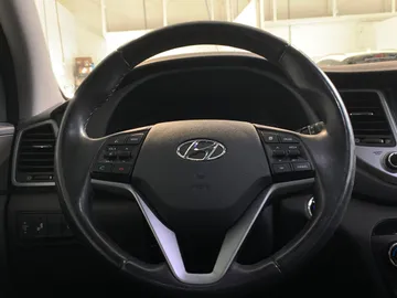 2016 Hyundai Tucson - image 18