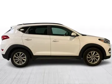 2016 Hyundai Tucson - image 2