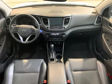 2016 Hyundai Tucson - image 4