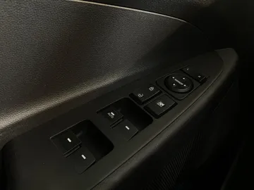 2016 Hyundai Tucson - image 27