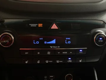 2016 Hyundai Tucson - image 25