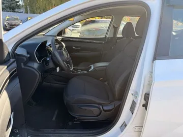 2022 Hyundai Tucson - image 8