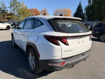 2022 Hyundai Tucson - image 3
