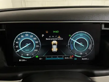 2022 Hyundai Tucson Hybrid - image 18